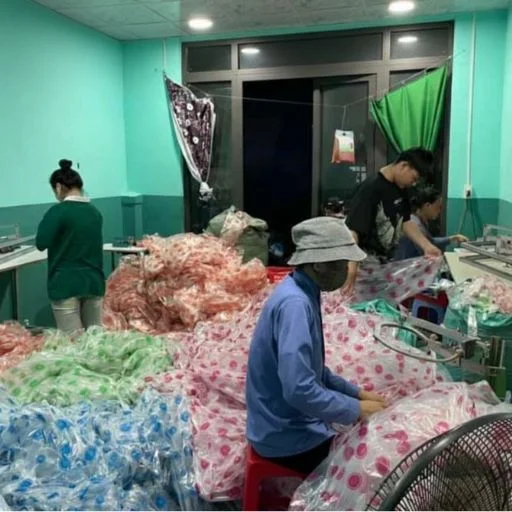 Sản xuất áo mưa dùng 1 lần